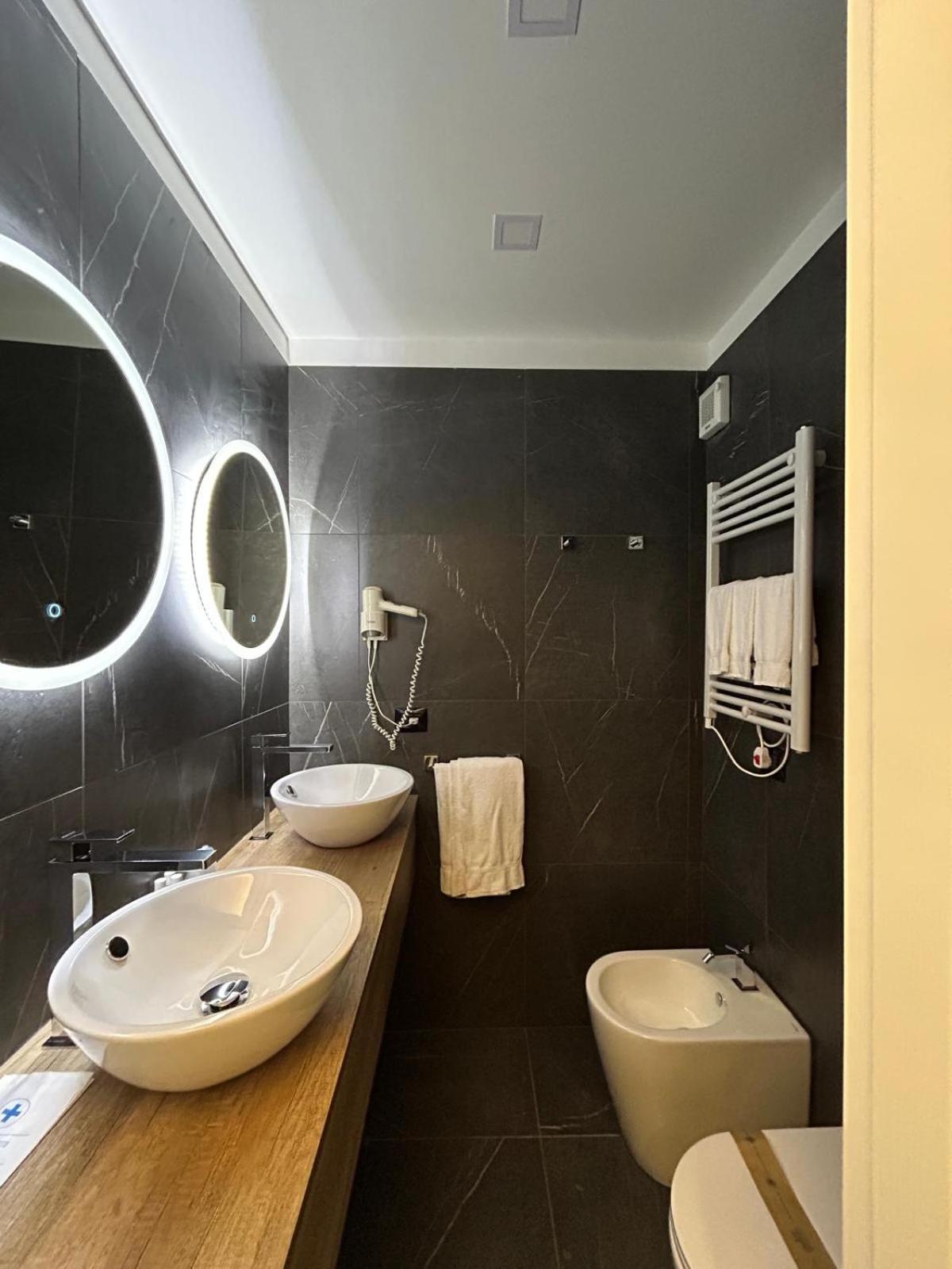 Hotel Palace Varazze Luaran gambar